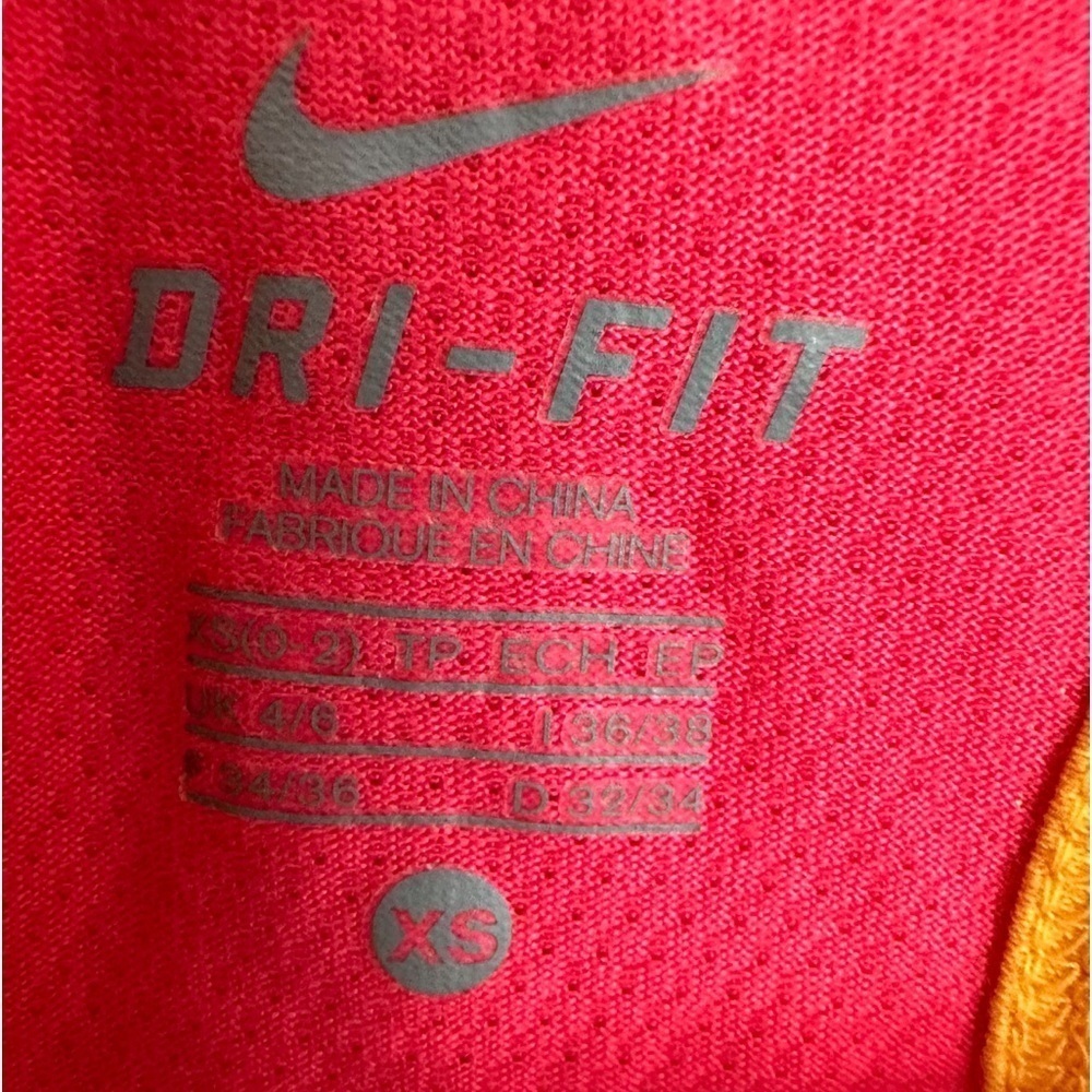 Nike woman’s workout tank top with built in bra size xs - Picture 3 of 4